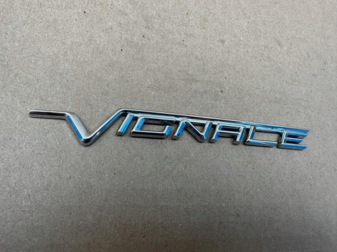 FORD FIESTA MK8 VIGNALE EMBLEMAT ZNACZEK ORYGINAŁ - (17322868228)