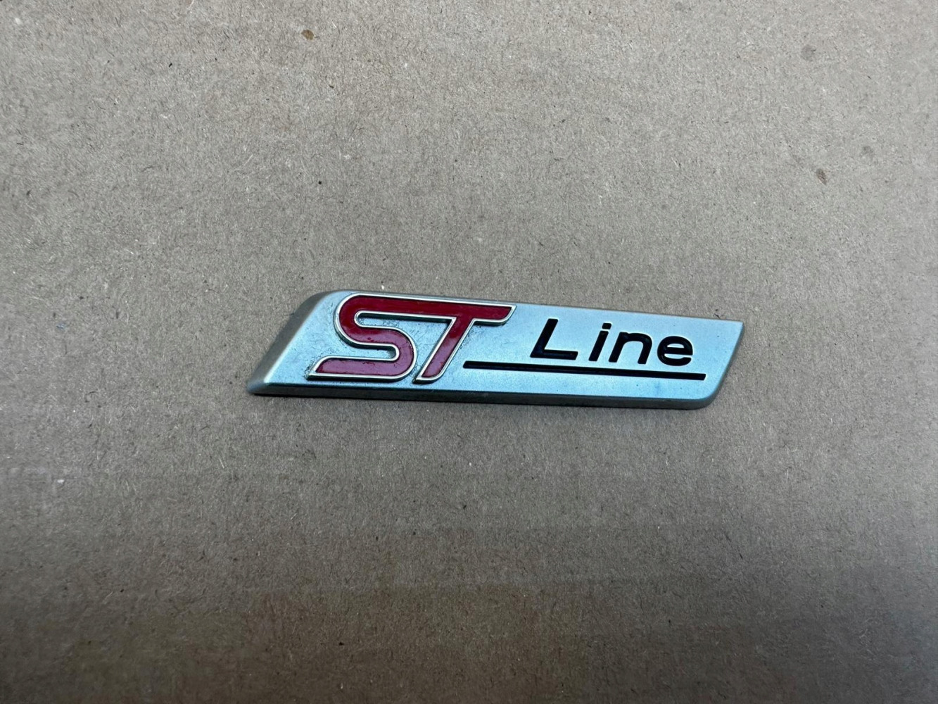 FORD EDGE ST LINE SREBNY ZNACZEK ORYGINAŁ - (17323066368)