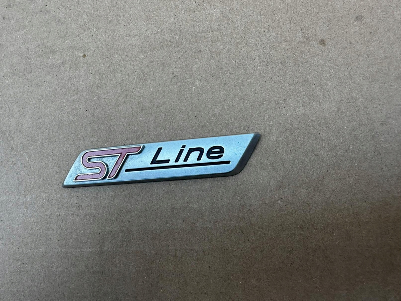 FORD EDGE ST LINE SREBNY ZNACZEK ORYGINAŁ - (17323066368)