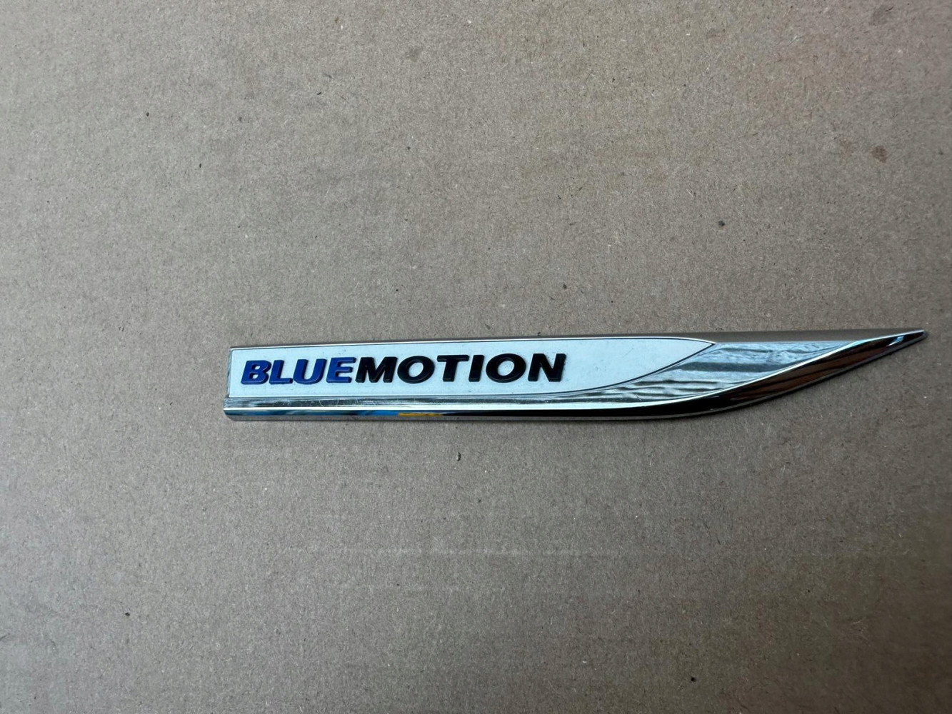 VW GOLF VII BLUEMOTION VOLKSWAGEN 5G0 853 688 ZNACZEK ORYGINAŁ - (17323095331)
