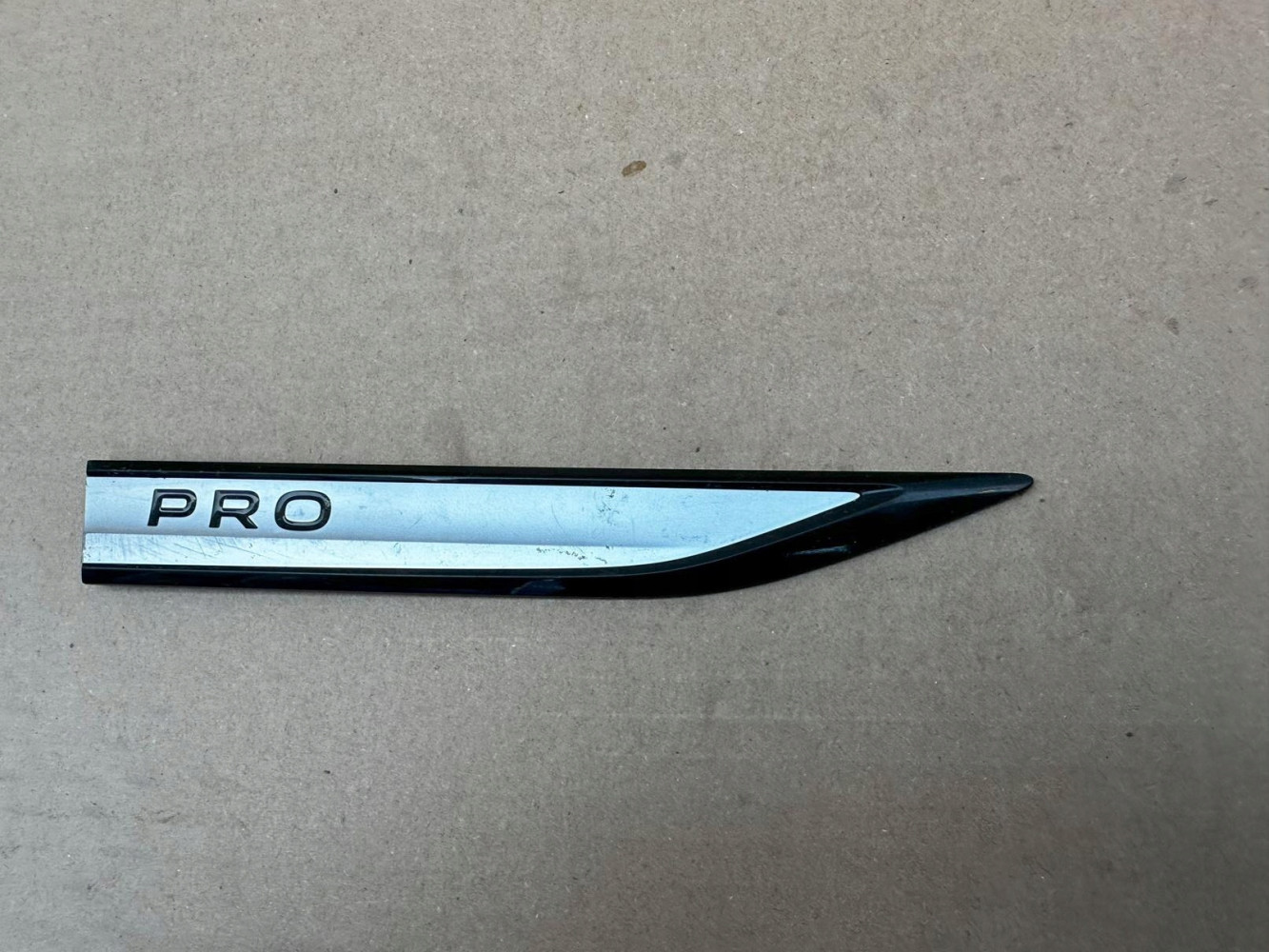 VW ID4 ID.4 PRO 10A.853.688.F/G ZNACZEK ORYGINAŁ - (17326753273)