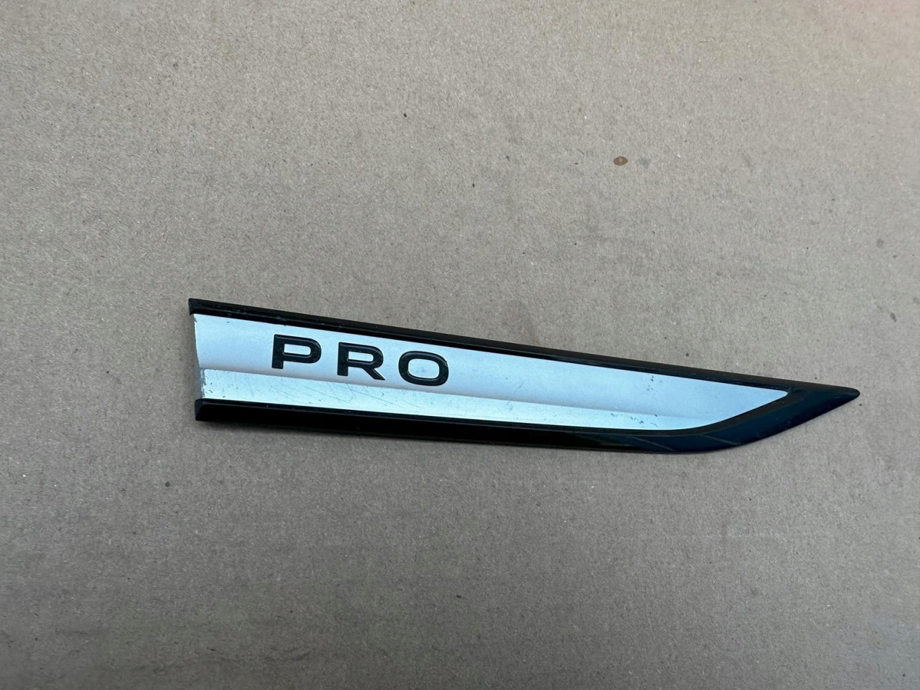 VW ID4 ID.4 PRO 10A.853.688.F/G ZNACZEK ORYGINAŁ - (17326753273)