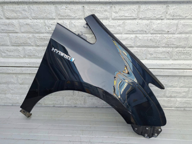 TOYOTA PRIUS PLUS BŁOTNIK PRZEDNI PRAWY - (17327802411)