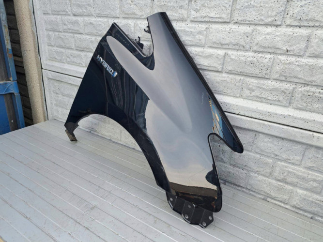 TOYOTA PRIUS PLUS BŁOTNIK PRZEDNI PRAWY - (17327802411)