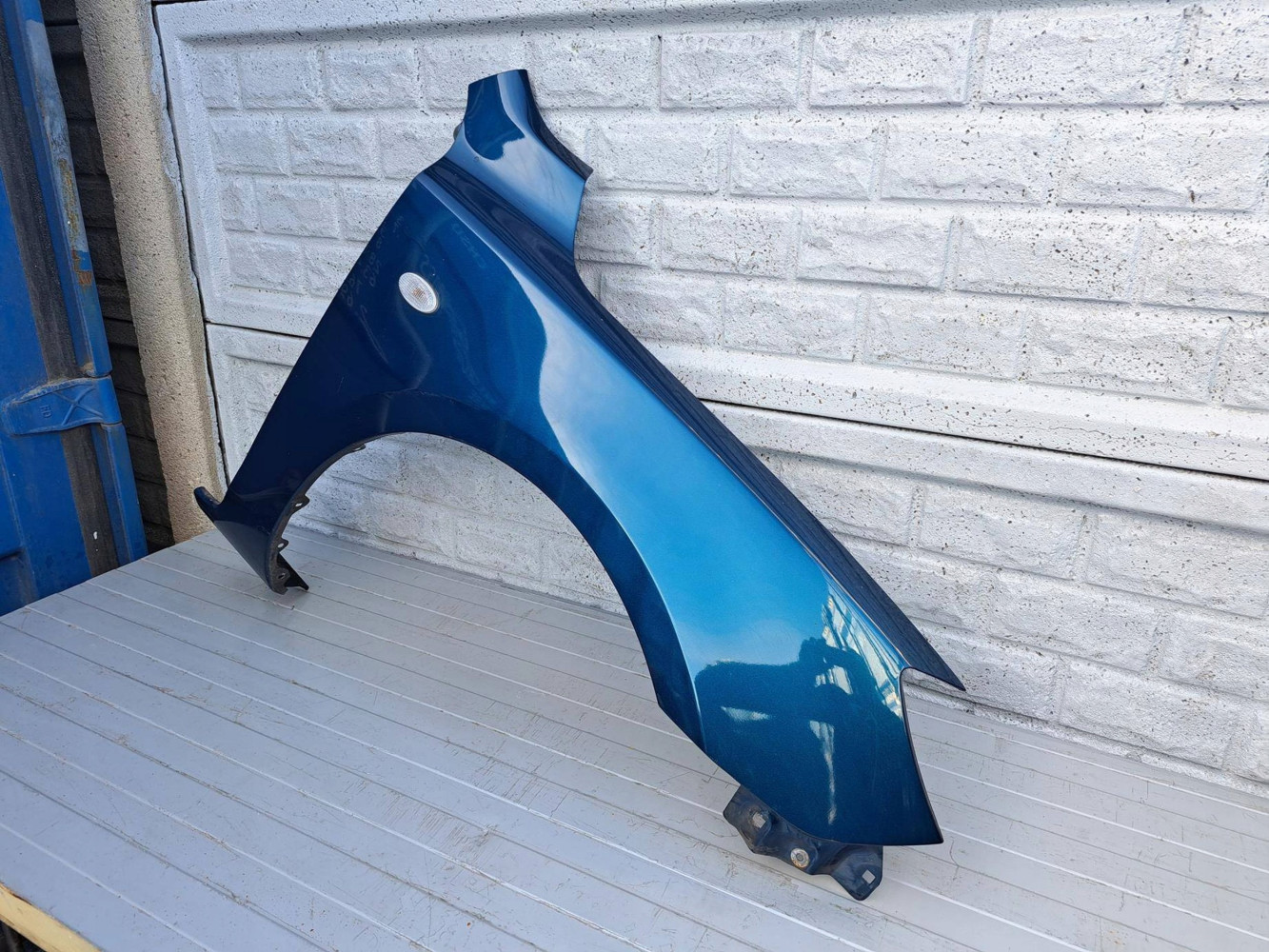 MAZDA 3 SEDAN 2003-2009 BŁOTNIK PRZEDNI PRAWY - (17327852963)