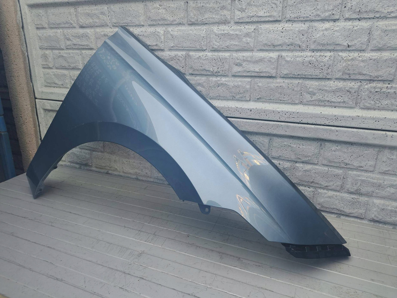 BŁOTNIK PRZEDNI PRAWY VW VOLKSWAGEN ID7 ID 7 - (17330363753)