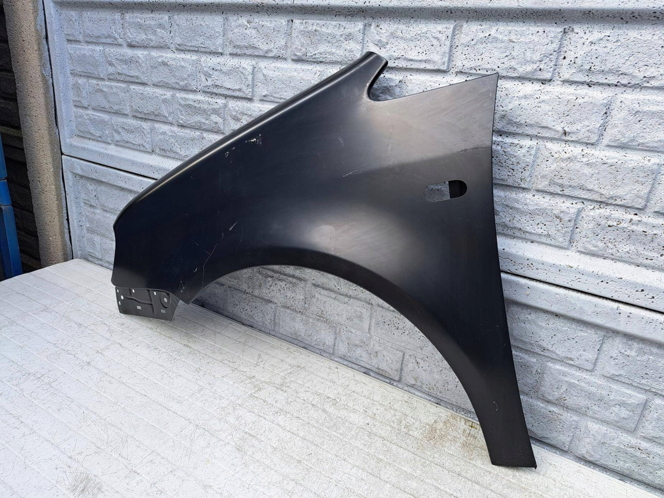 VW CADDY 2003-2010 BŁOTNIK PRZEDNI LEWY NOWY - (17331191625)
