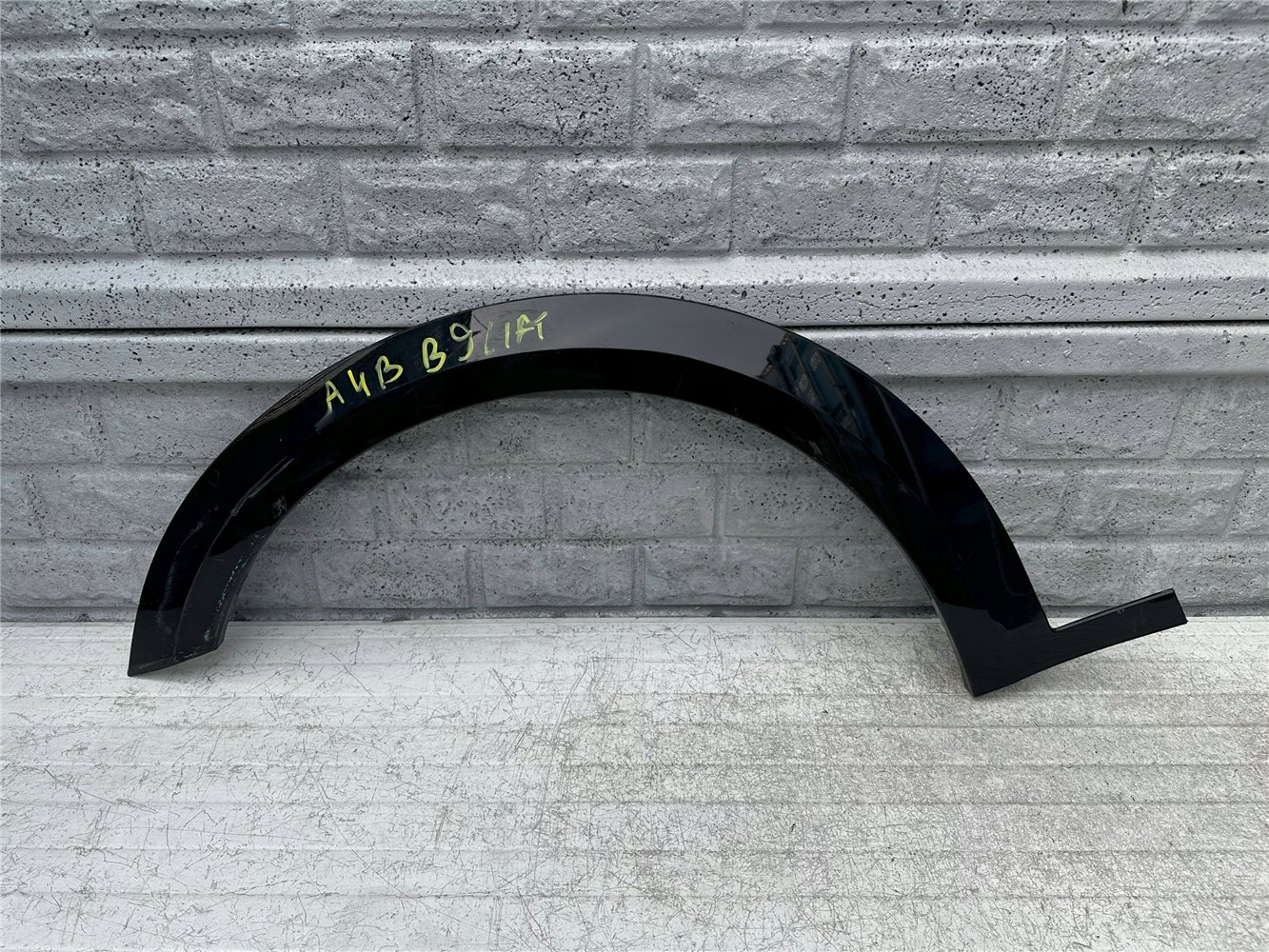 AUDI A4 B9 ALLROAD 8W9 LISTWA BŁOTNIKA LEWY PRZÓD 8W9 853 717 B ORYGINAŁ (17337980761)