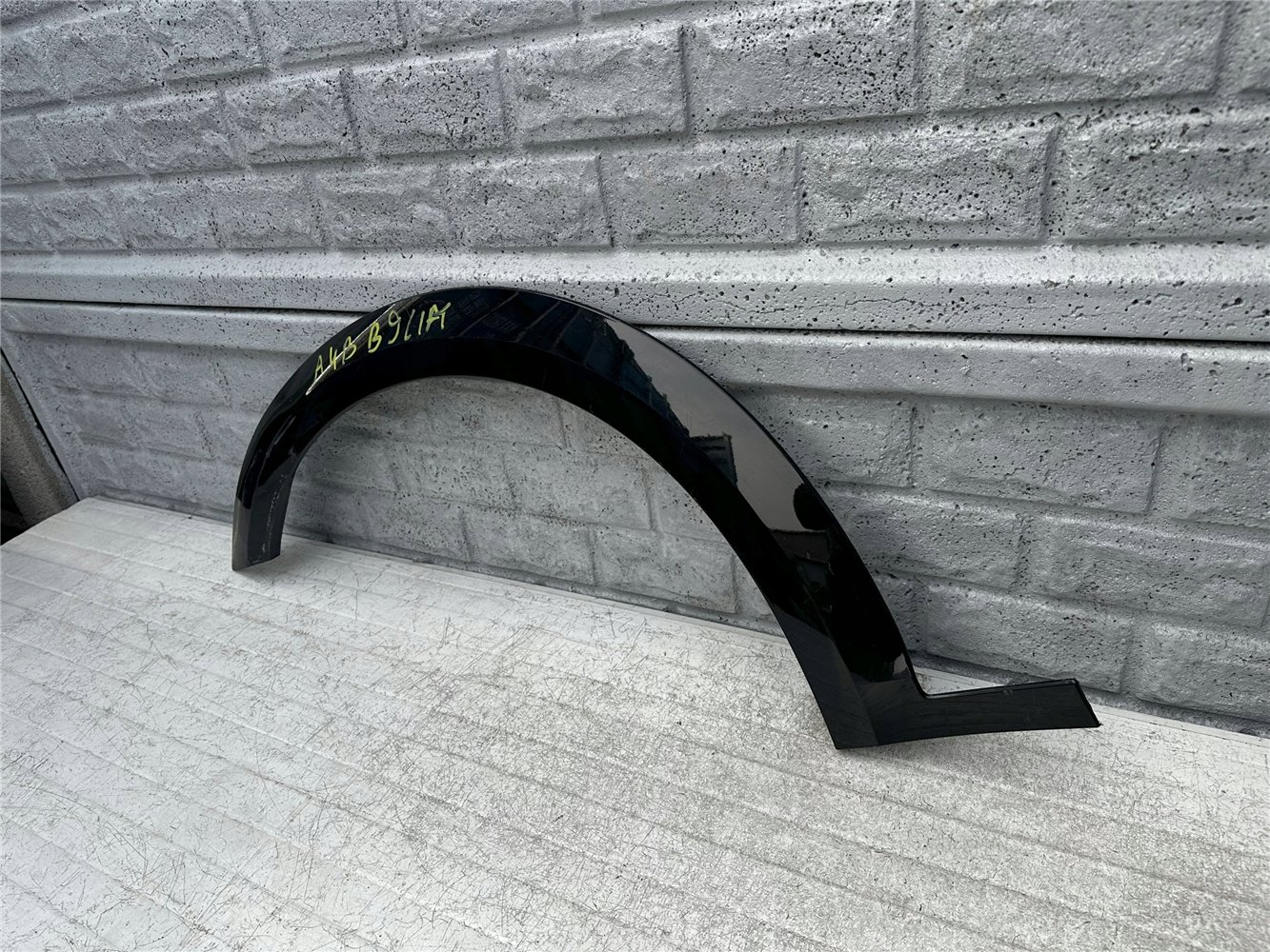 AUDI A4 B9 ALLROAD 8W9 LISTWA BŁOTNIKA LEWY PRZÓD 8W9 853 717 B ORYGINAŁ (17337980761)