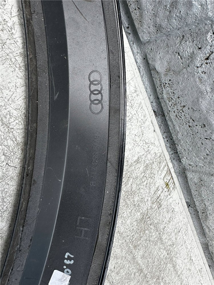 AUDI A4 B9 ALLROAD 8W9 LISTWA BŁOTNIKA LEWY PRZÓD 8W9 853 717 B ORYGINAŁ (17337980761)