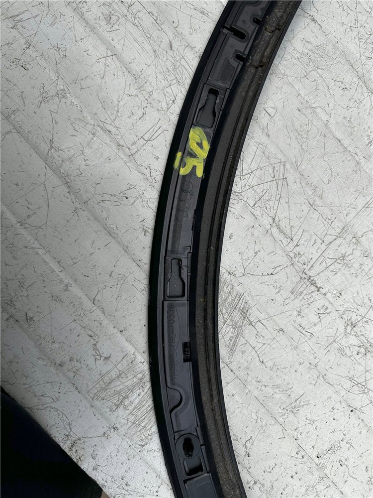 AUDI Q5 80A II LISTWA BŁOTNIKA PRAWY PRZÓD ORYGINAŁ (17338122376)