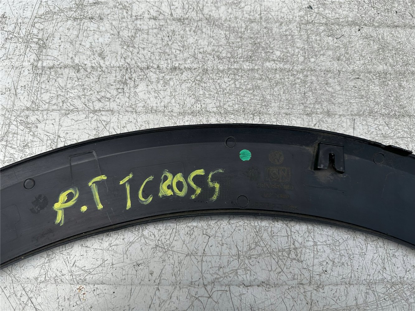 VW T-CROSS 19 VOLKSWAGEN LISTWA BŁOTNIKA PRAWY PRZÓD ORYGINAŁ (17338201892)