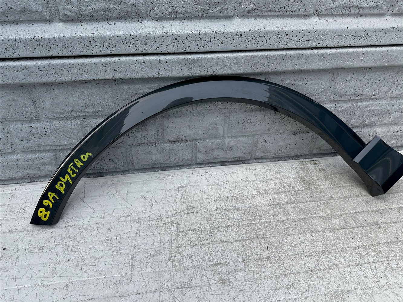 Audi Q4 e-tron 89A LISTWA BŁOTNIKA LEWY PRZÓD 89A.853.717.C ORYGINAŁ (17338234524)