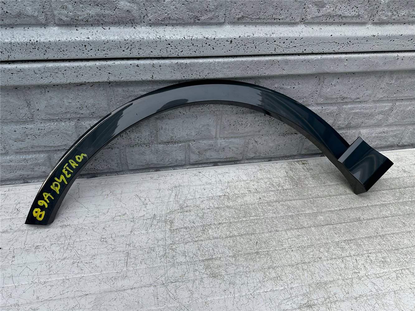 Audi Q4 e-tron 89A LISTWA BŁOTNIKA LEWY PRZÓD 89A.853.717.C ORYGINAŁ (17338234524)