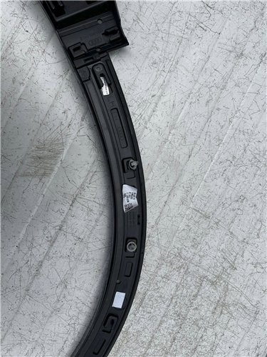 Audi Q4 e-tron 89A LISTWA BŁOTNIKA LEWY PRZÓD 89A.853.717.C ORYGINAŁ (17338234524)