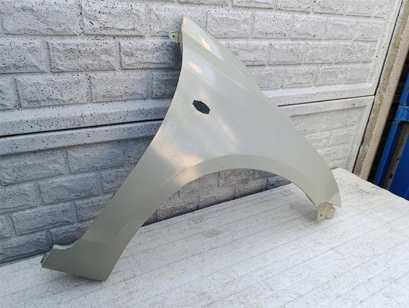 SUZUKI SWIFT Mk7 10-17 BŁOTNIK PRZEDNI PRAWY NOWY ORYGINAŁ (17350925407)