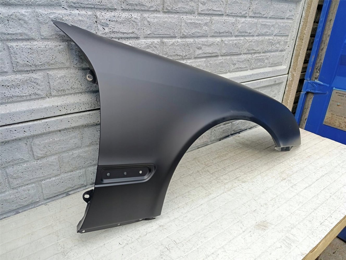 MERCEDES CLK W208 W 208 BŁOTNIK PRZEDNI PRAWY NOWY ORYGINAŁ (17351036781)