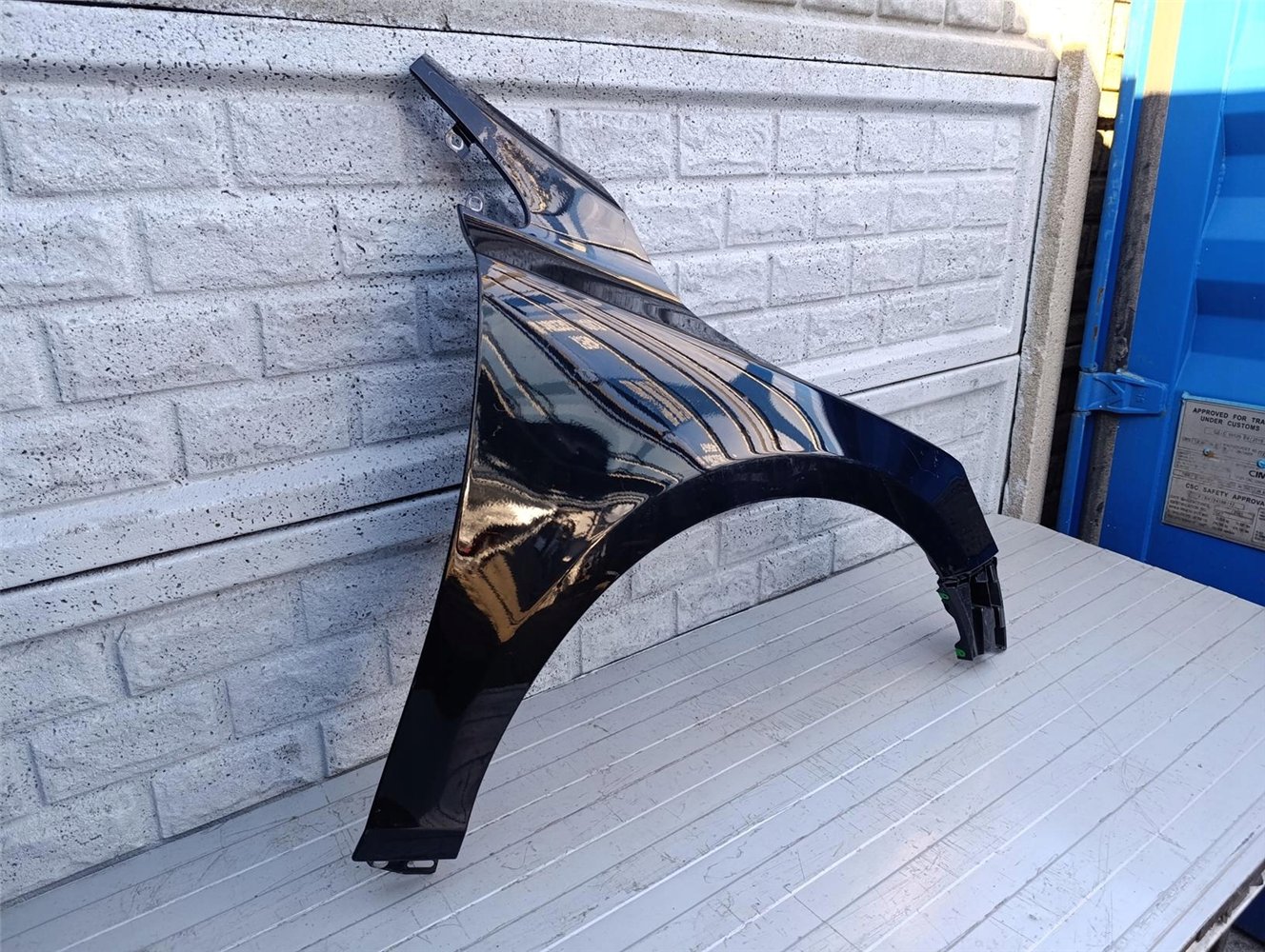 VOLVO V40 BŁOTNIK PRAWY ORYGINAŁ (17351105764)