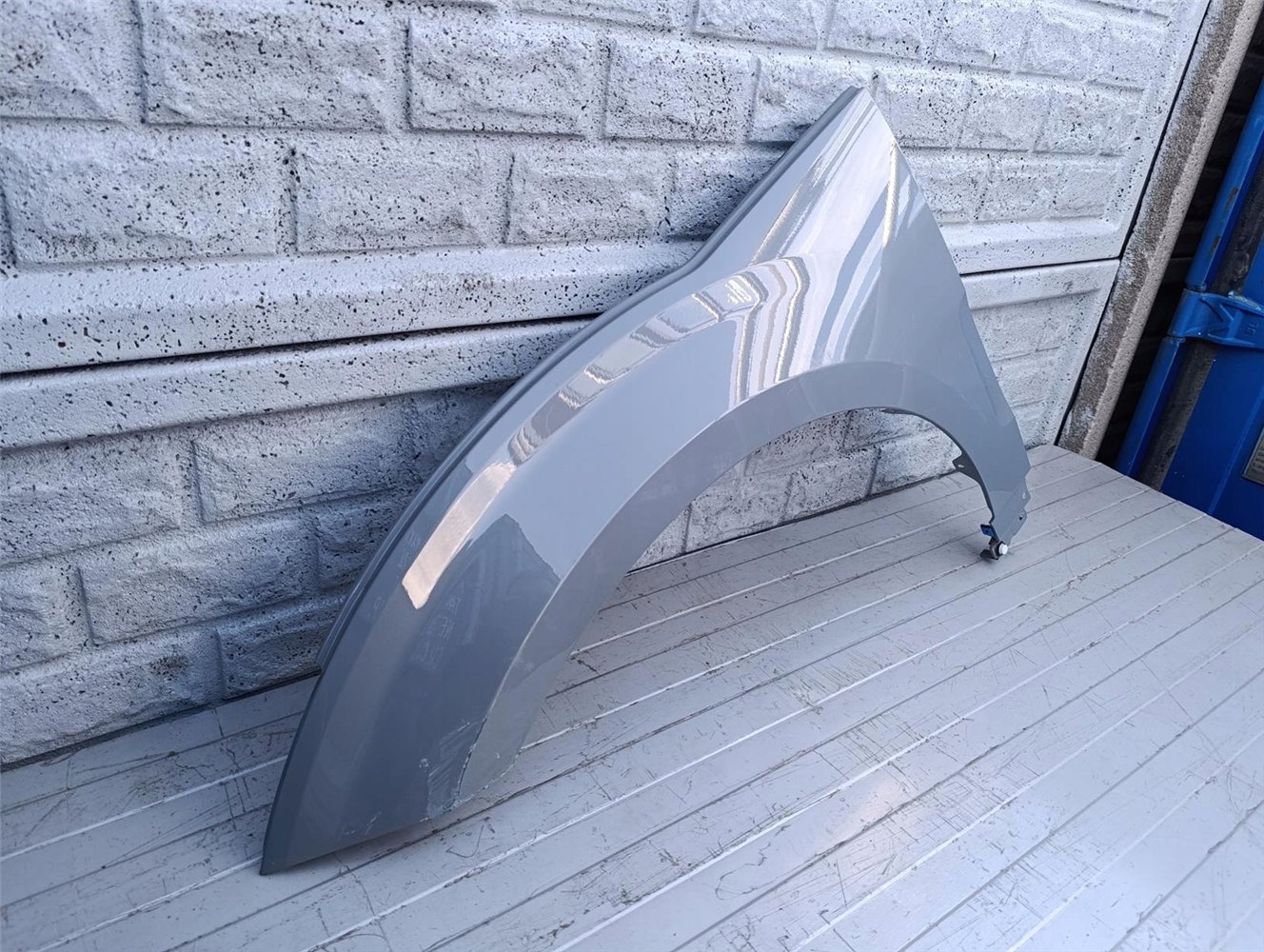 VOLVO EX30 2023- BŁOTNIK PRZEDNI LEWY ORYGINAŁ (17351114954)