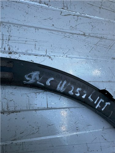 MERCEDES GLC W253 LIFT LISTWA NAKŁADKA BŁOTNIK LEWY PRZÓD ORYGINAŁ (17353516782)