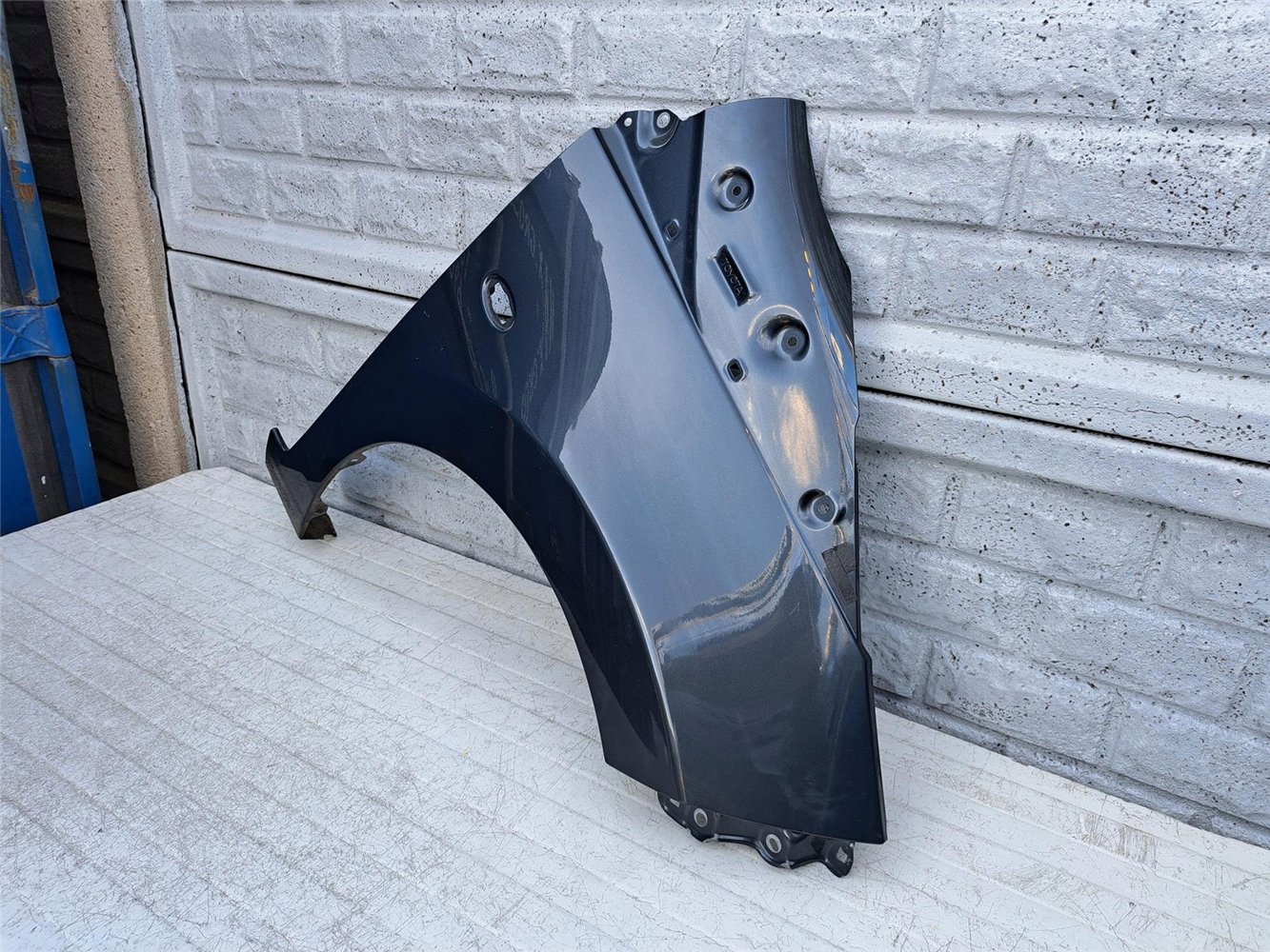 TOYOTA AYGO 2 2014-2022 BŁOTNIK PRAWY PRZEDNI ORYGINAŁ (17357025401)