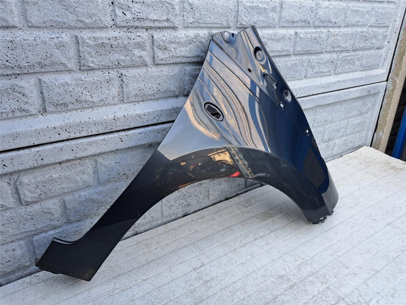 TOYOTA AYGO 2 2014-2022 BŁOTNIK PRAWY PRZEDNI ORYGINAŁ (17357025401)