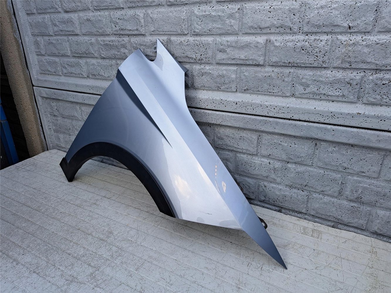 SEAT ARONA BŁOTNIK PRZEDNI PRAWY ORYGINAŁ (17357031635)