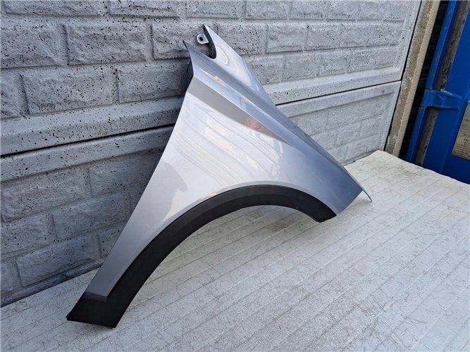 SEAT ARONA BŁOTNIK PRZEDNI PRAWY ORYGINAŁ (17357031635)