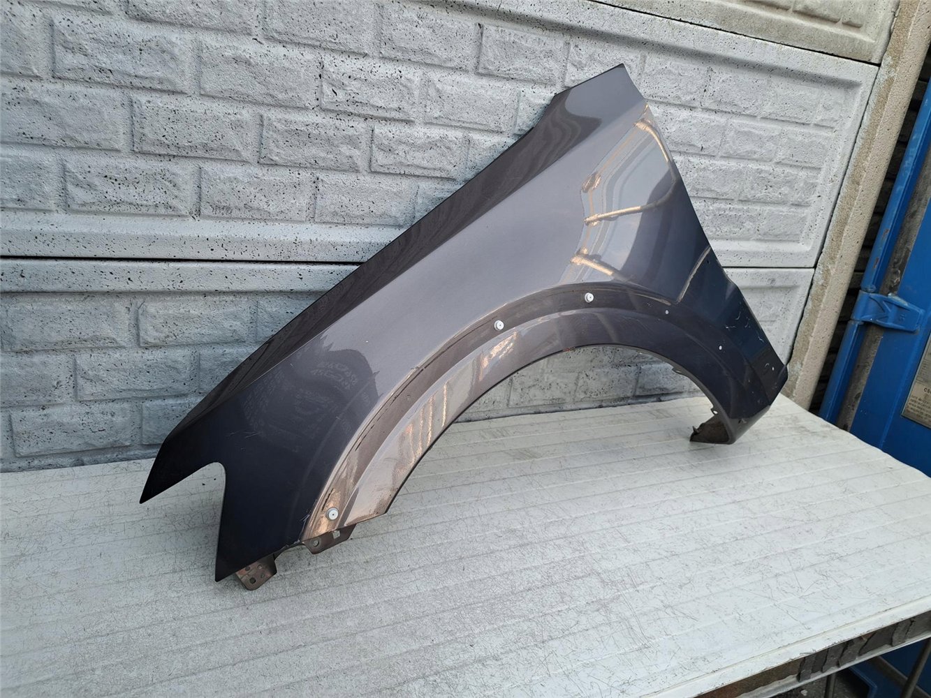 MITSUBISHI PAJERO 06 - 17 BŁOTNIK PRZEDNI LEWY ORYGINAŁ (17357154400)