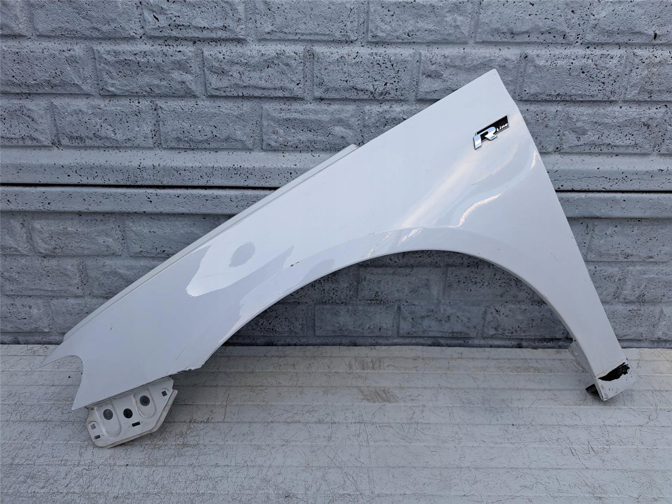 VW SCIROCCO BŁOTNIK PRZEDNI LEWY ORYGINAŁ (17357165188)