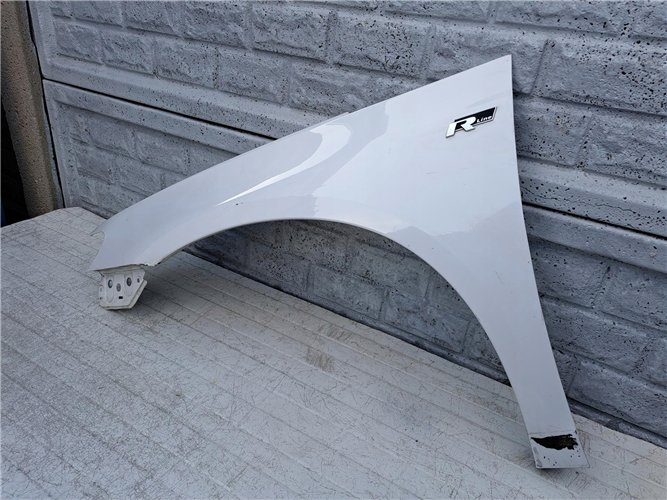 VW SCIROCCO BŁOTNIK PRZEDNI LEWY ORYGINAŁ (17357165188)