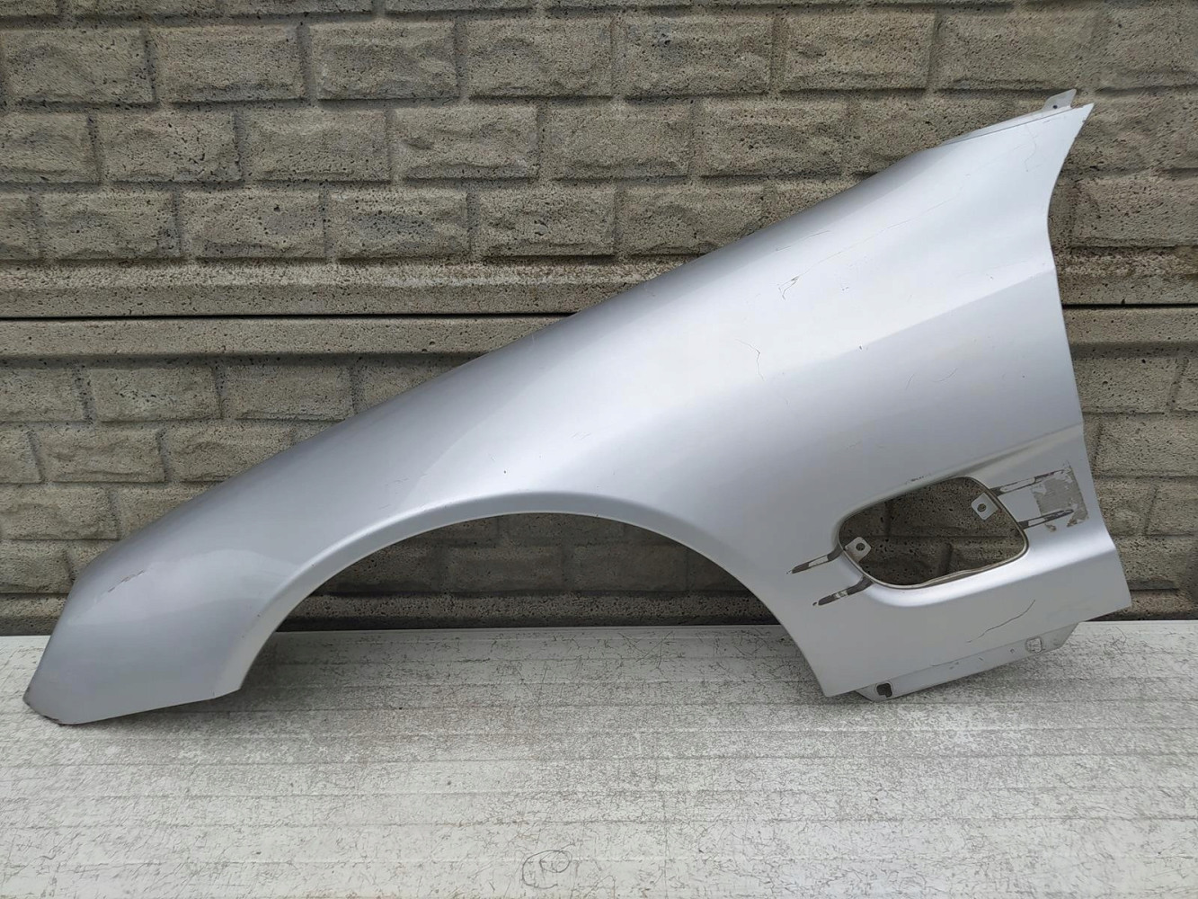 MERCEDES SL230 SL 230 BŁOTNIK LEWY PRZEDNI - (12223980714)