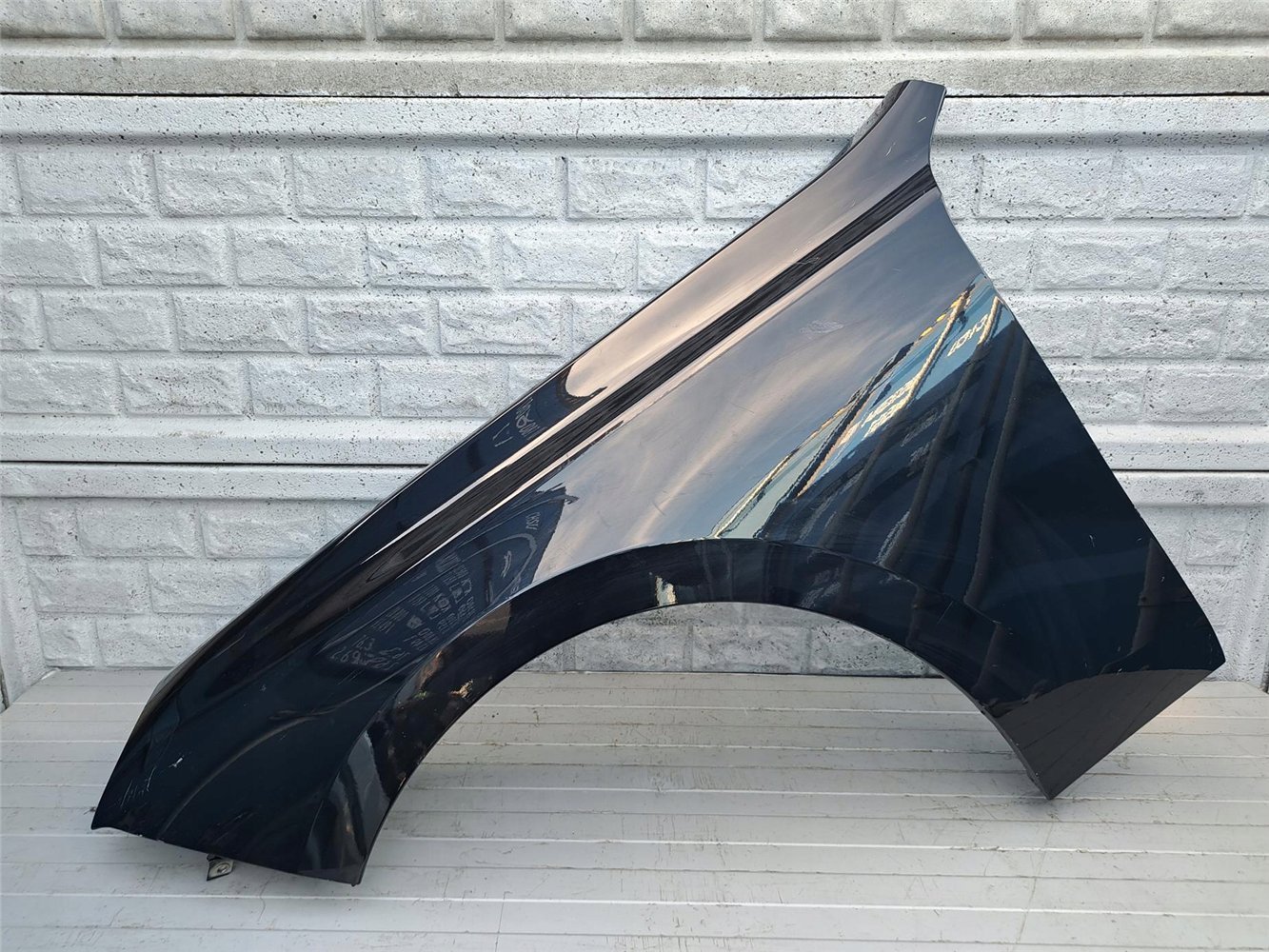 BMW 7 G70 2022- BŁOTNIK PRZEDNI LEWY ORYGINAŁ (17357236592)