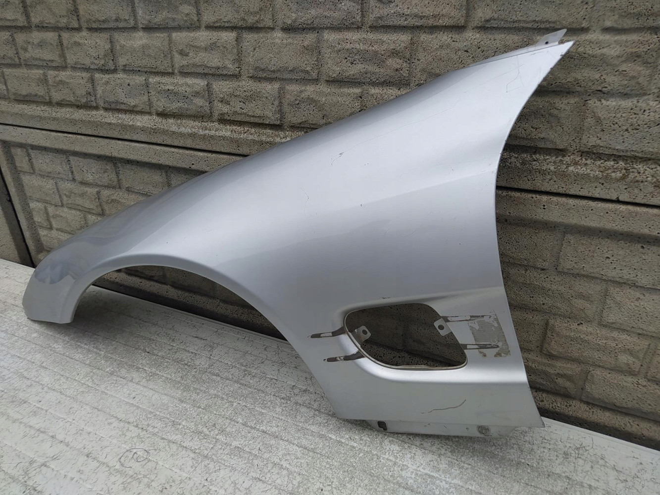MERCEDES SL230 SL 230 BŁOTNIK LEWY PRZEDNI - (12223980714)