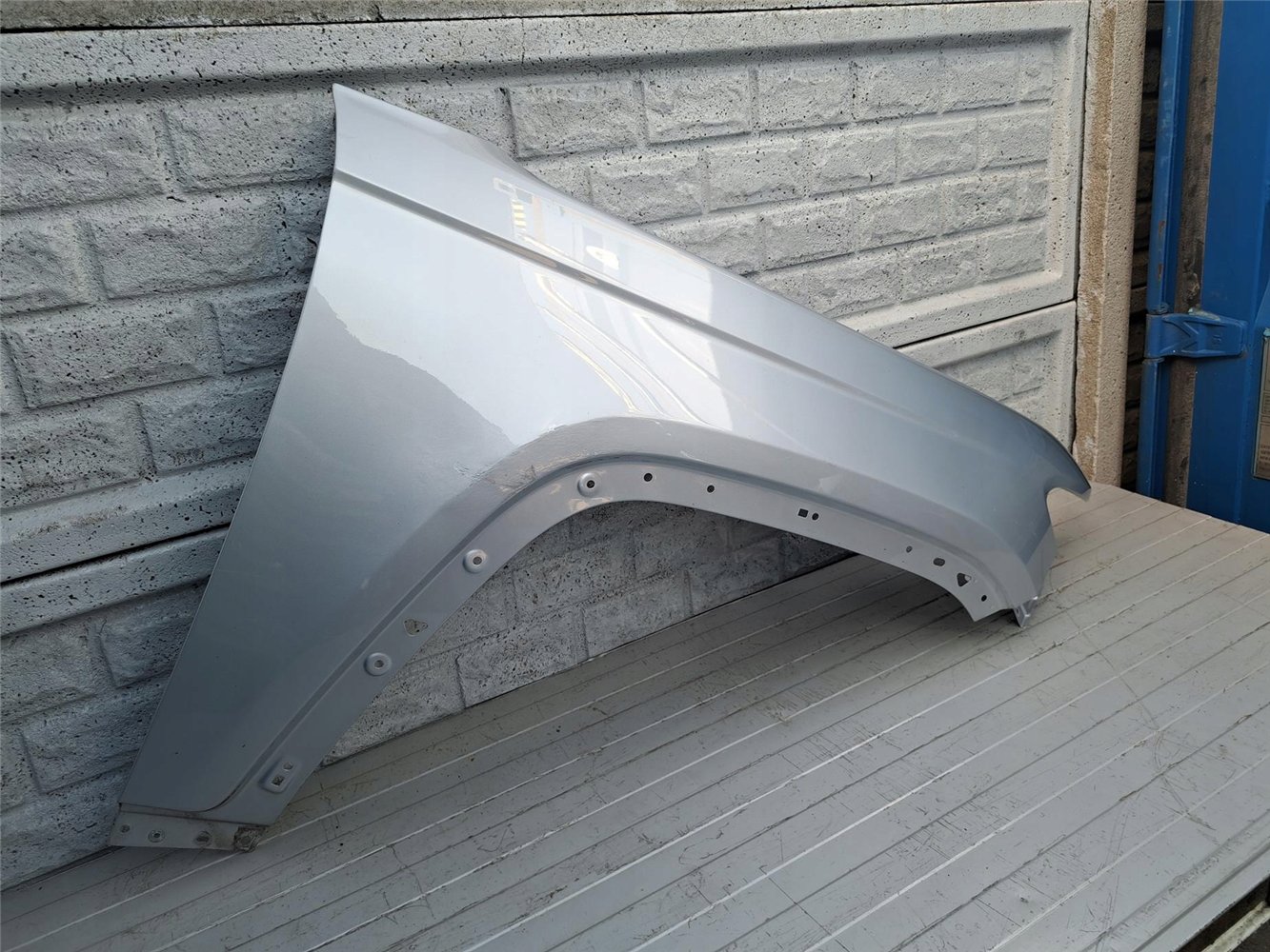 JEEP GRAND CHEROKEE V 5 4XE 21- 24 BŁOTNIK PRAWY ORYGINAŁ (17357253229)