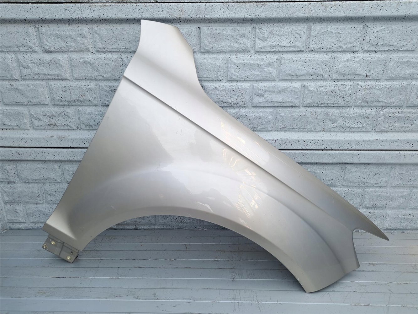 BŁOTNIK PRZEDNI PRAWY AUDI Q7 4L 05-15 ORYGINAŁ (17357400106)