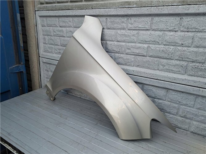 BŁOTNIK PRZEDNI PRAWY AUDI Q7 4L 05-15 ORYGINAŁ (17357400106)