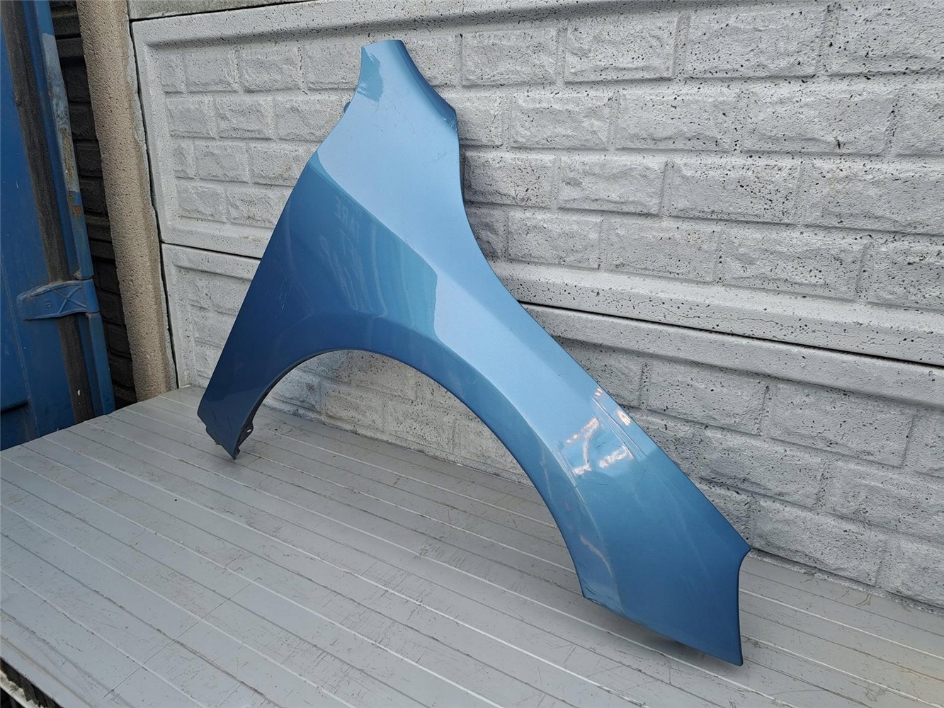 VOLVO S60 V60 LIFT 13-19 BŁOTNIK PRZEDNI PRAWY ORYGINAŁ (17357413295)