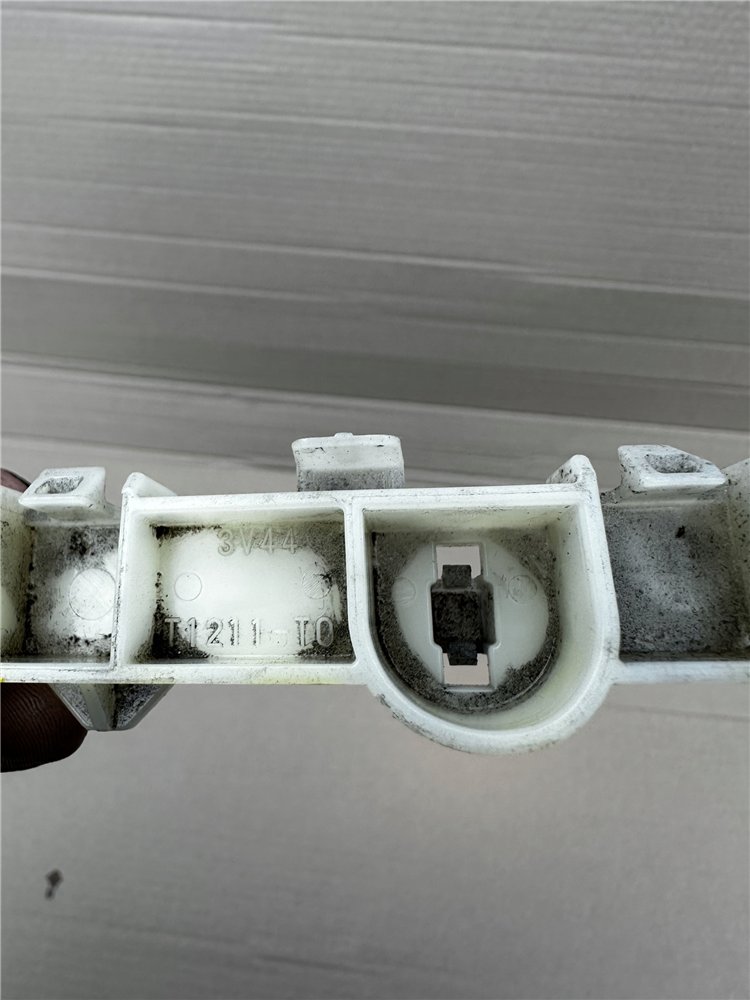 MITSUBISHI SPACE STAR 12- ŚLIZG ZDERZAKA PRZÓD LEWY ORYGINAŁ (17361807041)