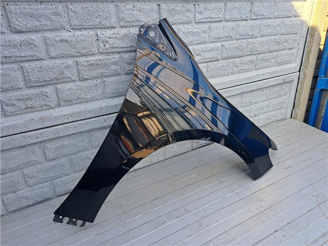 MERCEDES B-KLASA W247 W 247 BŁOTNIK PRAWY PRZEDNI ORYGINAŁ (17366373911)