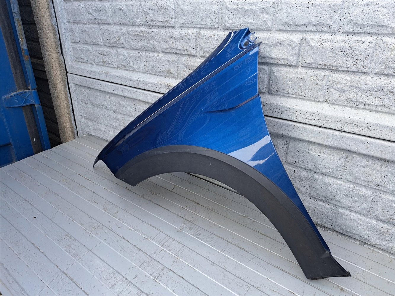 VW TAIGO BŁOTNIK LEWY PRZEDNI ORYGINAŁ (17366412463)