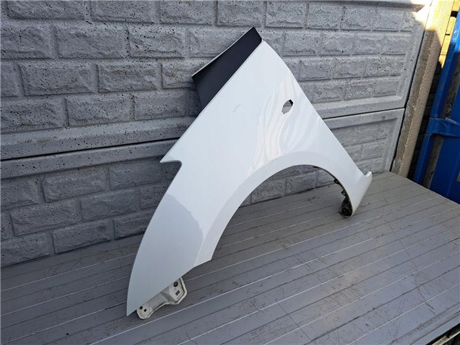 SUZUKI SWIFT Mk7 10-17 BŁOTNIK PRZEDNI LEWY ORYGINAŁ (17366442300)