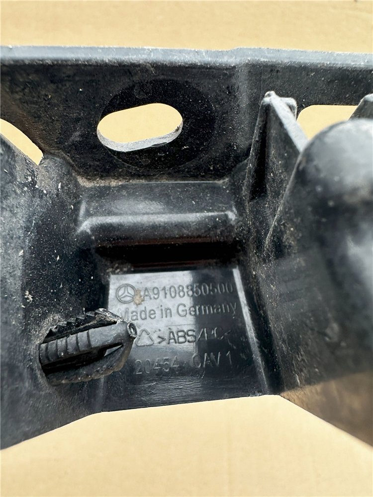 MERCEDES SPRINTER ŚLIZG ZDERZAKA PRAWY PRZÓD ORYGINAŁ A9108850500 (17371251354)