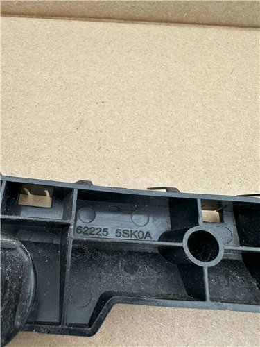 NISSAN LEAF 17- MOCOWANIE ZDERZAKA 5SK0A ORYGINAŁ (17371287300)