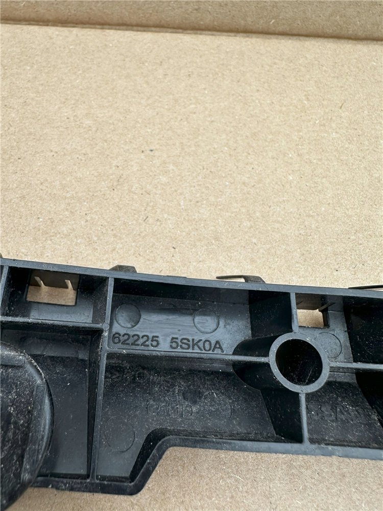 NISSAN LEAF 17- MOCOWANIE ZDERZAKA 5SK0A ORYGINAŁ (17371287300)