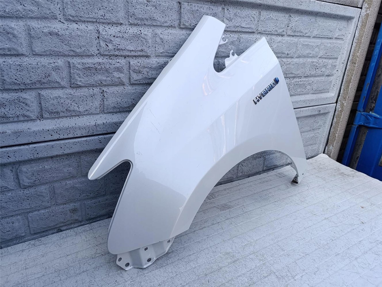 TOYOTA PRIUS PLUS BŁOTNIK PRZEDNI LEWY ORYGINAŁ (17372042566)