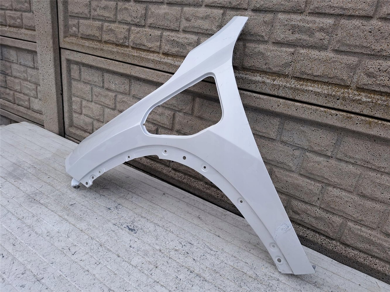 BŁOTNIK LEWY PRZEDNI BMW X1 U11 HYBRYDA 2022- ORYGINAŁ (17372920000)