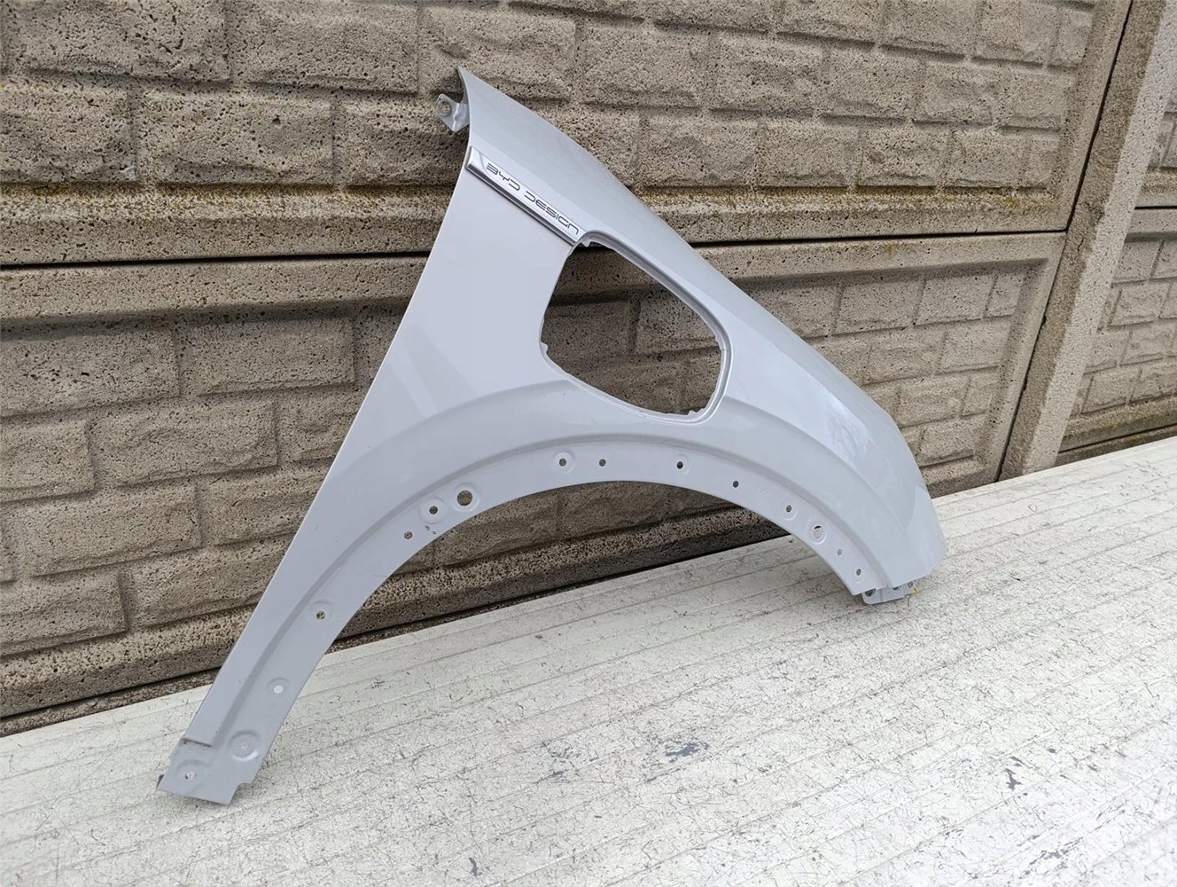 BYD ATTO 3 BŁOTNIK PRAWY ORYGINAŁ (17372963656)