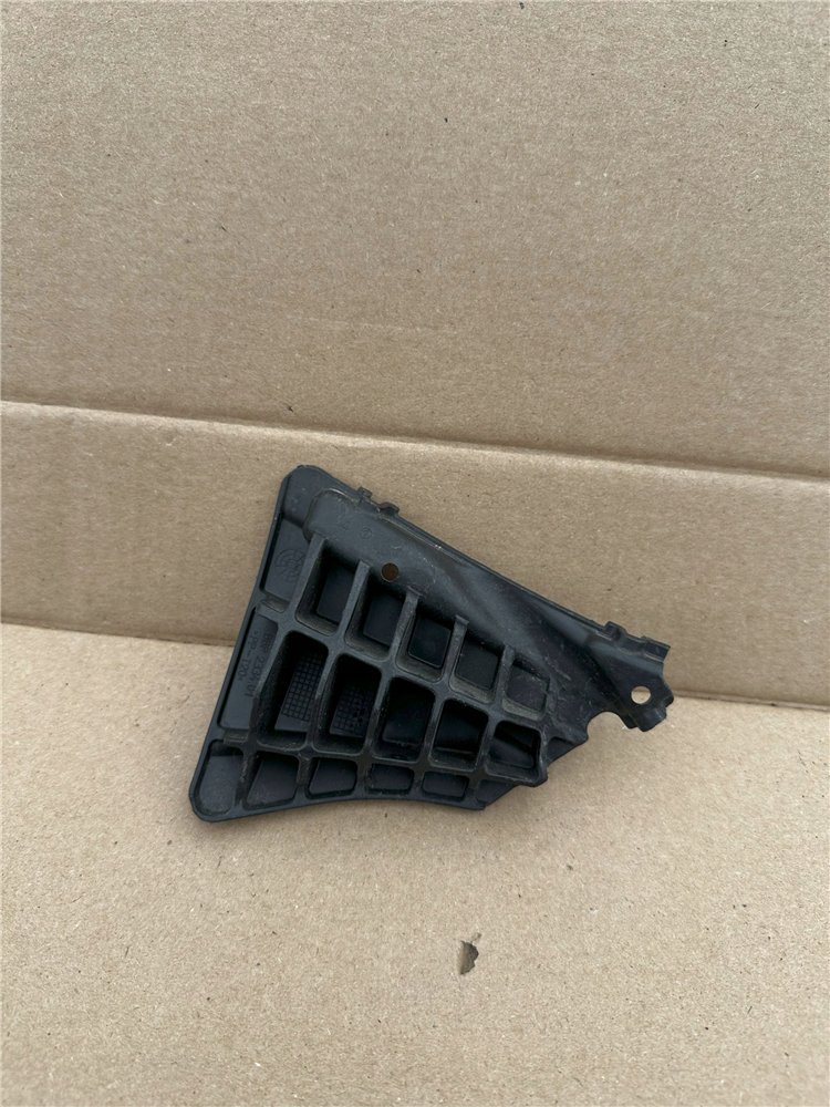 ŚLIZG WSPORNIK BŁOTNIKA PRZÓD PRAWY MERCEDES A-KLASA W177 OE ORYGINAŁ (17374546481)