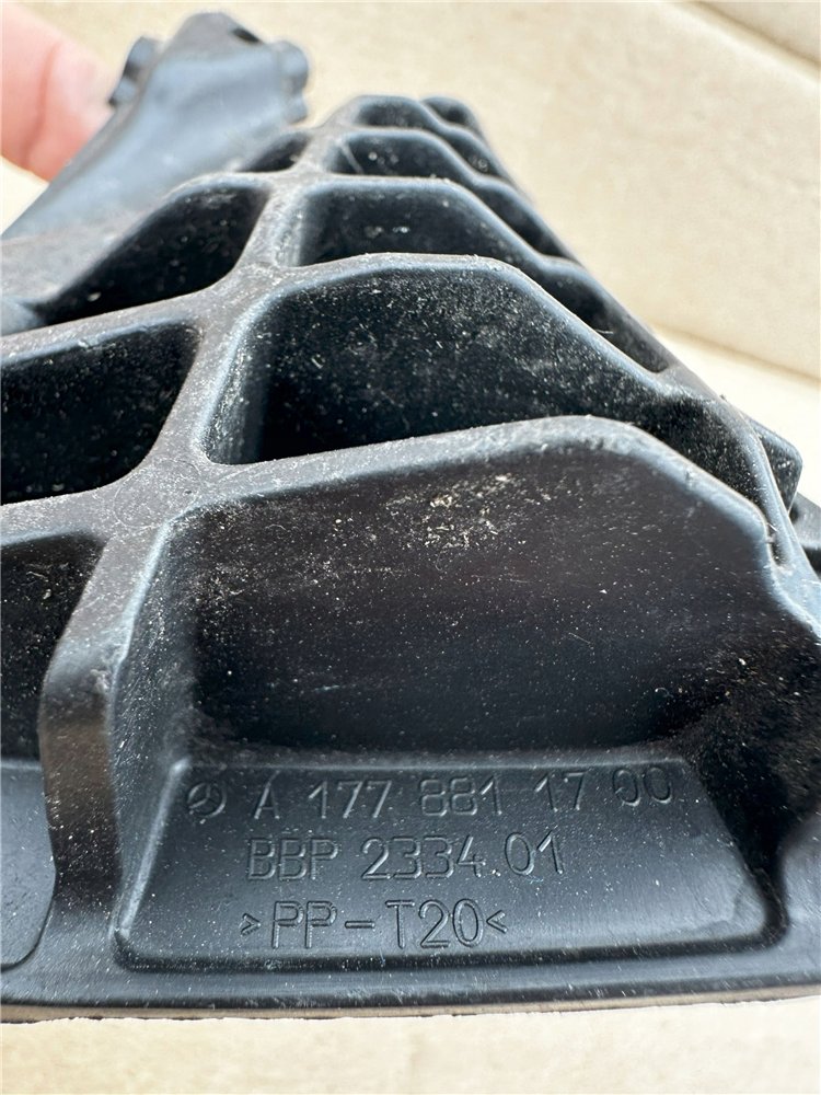 ŚLIZG WSPORNIK BŁOTNIKA PRZÓD PRAWY MERCEDES A-KLASA W177 OE ORYGINAŁ (17374546481)